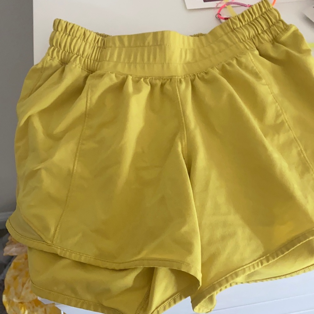 lululemon hotty hots 4” (yellow)